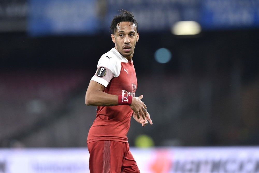  阿森纳防线失误造致命失球  