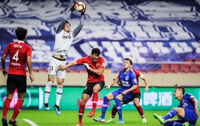 22, 特鲁瓦保级成功球迷狂欢庆祝整夜  